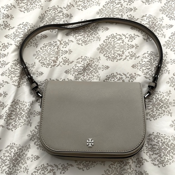 Tory Burch Handbags - Tory Burch Emerson Shoulder/Crossbody Bag